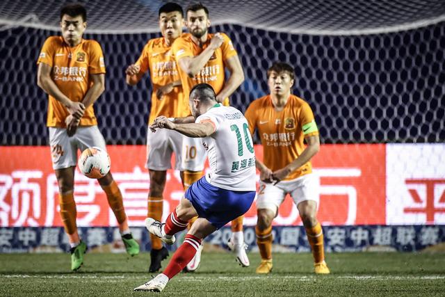 欧洲足坛夏窗转会：利物浦3500万欧签下莱昂尼