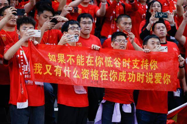 维金斯30分库里19+7+7 勇士力克鹈鹕杯赛全胜